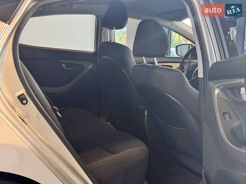 Седан Hyundai Elantra 2012 в Львове