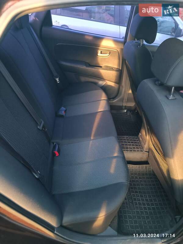Седан Hyundai Elantra 2008 в Києві