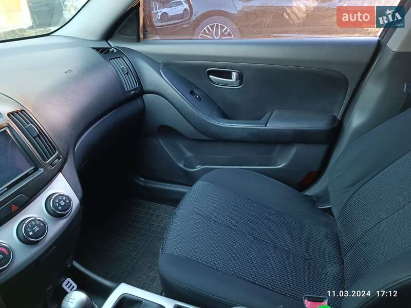Седан Hyundai Elantra 2008 в Києві