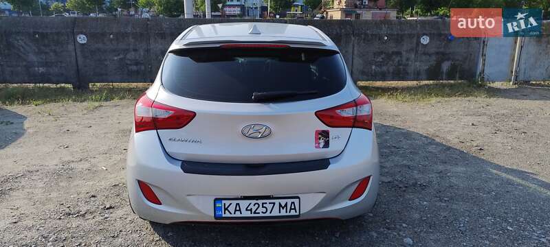 Хэтчбек Hyundai Elantra 2012 в Киеве