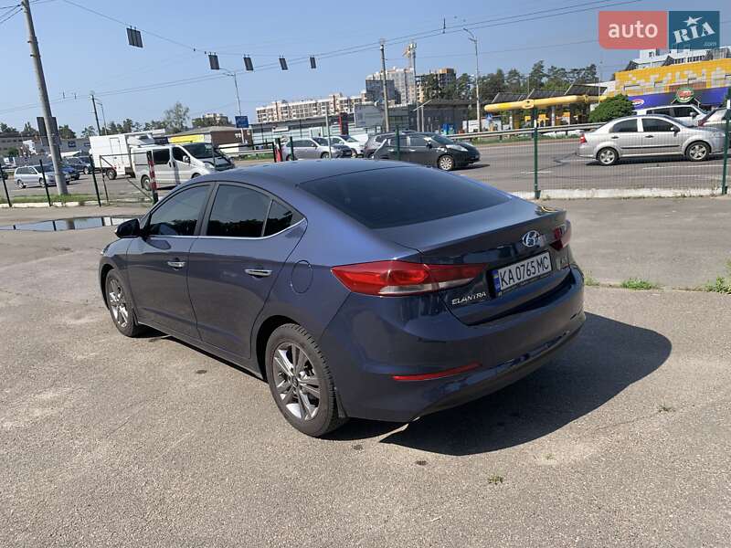 Седан Hyundai Elantra 2018 в Киеве