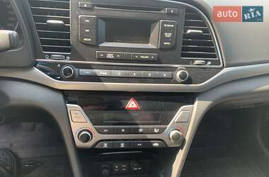 Седан Hyundai Elantra 2018 в 