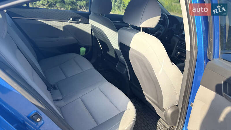 Седан Hyundai Elantra 2016 в Полтаве