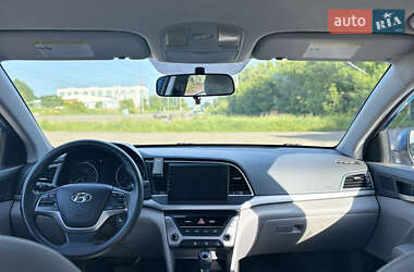 Седан Hyundai Elantra 2016 в 