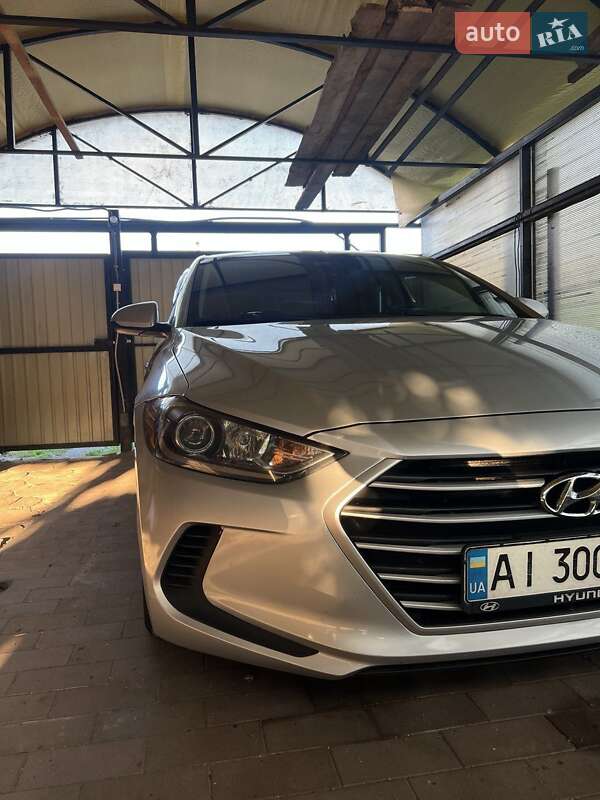 Седан Hyundai Elantra 2016 в Киеве
