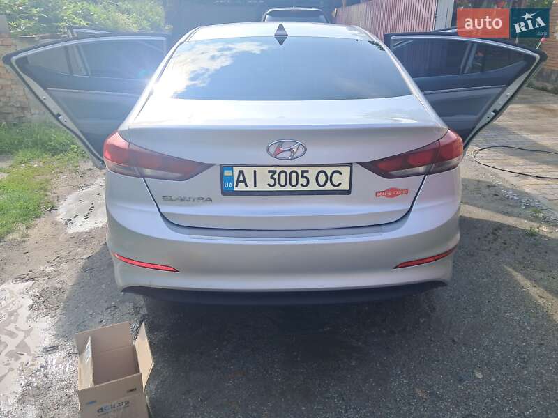Седан Hyundai Elantra 2016 в Киеве