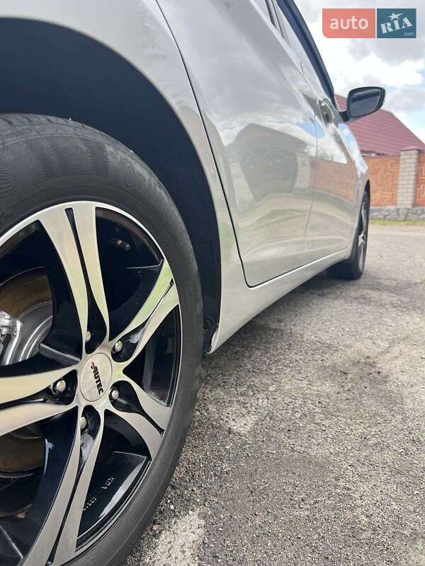 Седан Hyundai Elantra 2011 в Полтаве