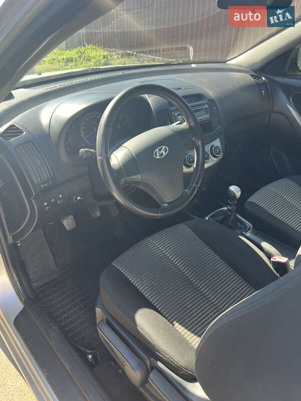 Седан Hyundai Elantra 2010 в Черкассах