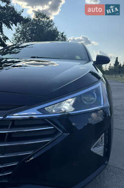 Седан Hyundai Elantra 2019 в 