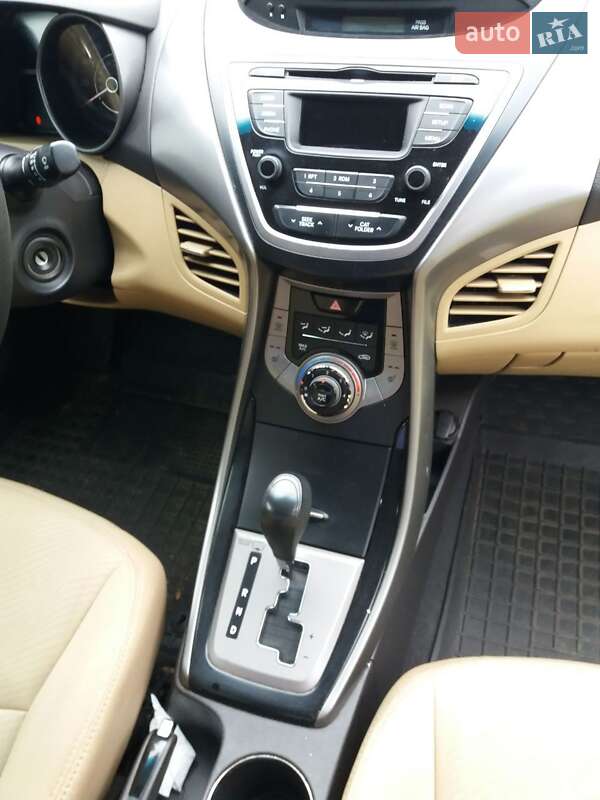 Седан Hyundai Elantra 2013 в Чернигове