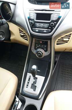 Седан Hyundai Elantra 2013 в 