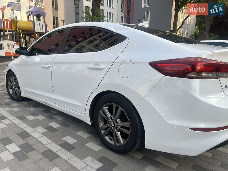 Седан Hyundai Elantra 2017 в Киеве