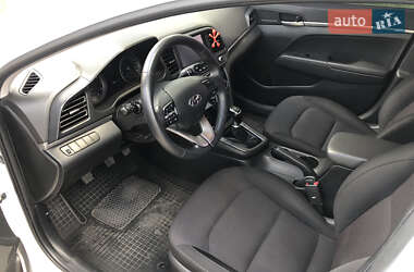 Седан Hyundai Elantra 2020 в 