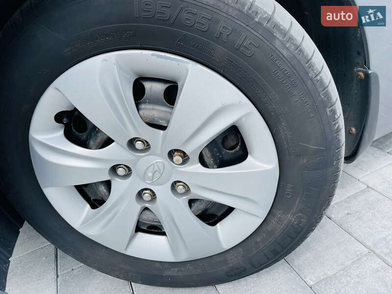 Седан Hyundai Elantra 2011 в Виннице