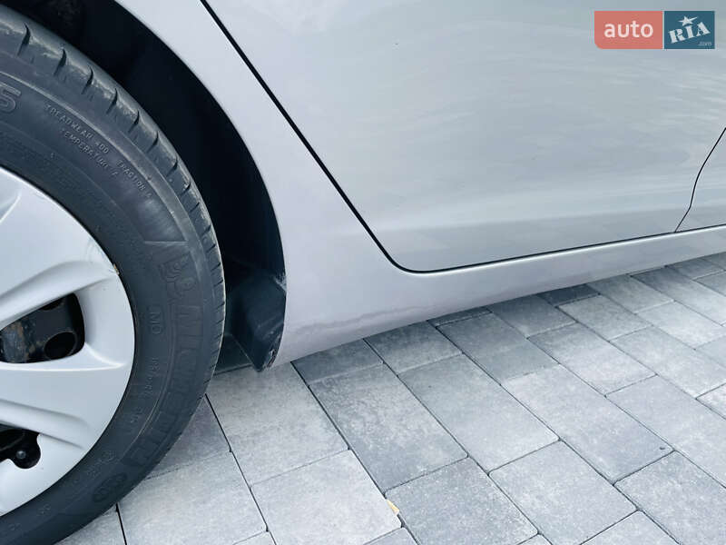 Седан Hyundai Elantra 2011 в Виннице
