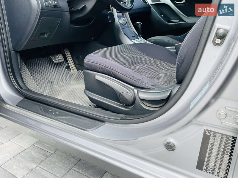 Седан Hyundai Elantra 2011 в Виннице