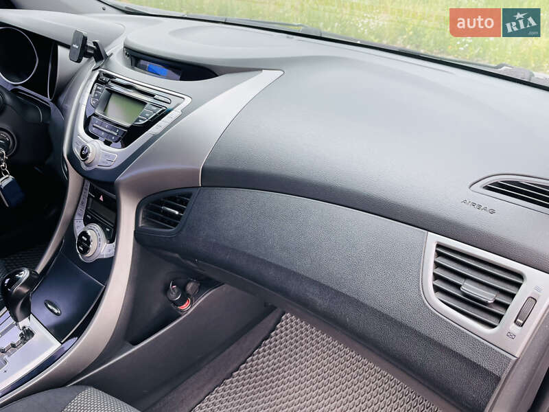 Седан Hyundai Elantra 2011 в Виннице