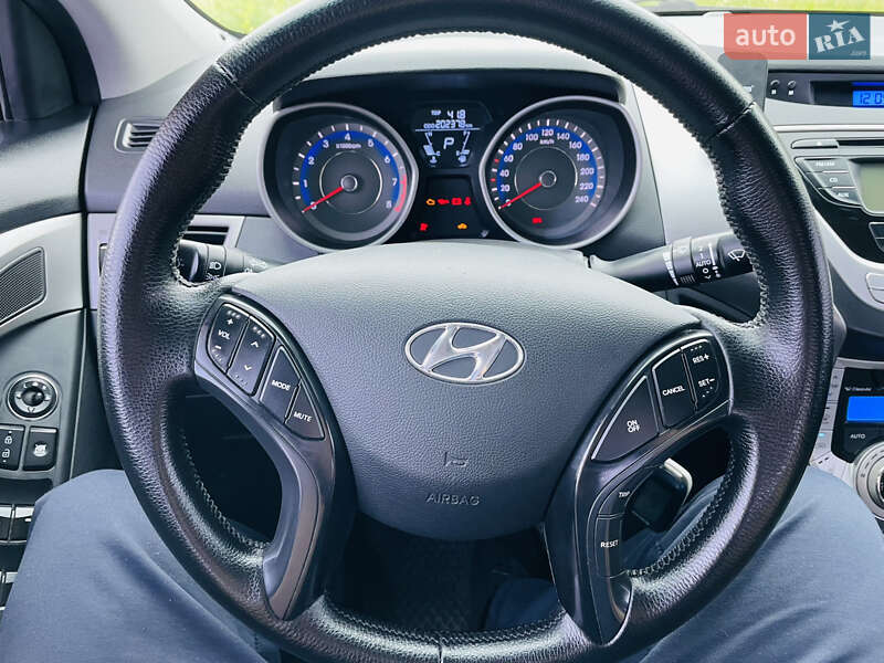 Седан Hyundai Elantra 2011 в Виннице