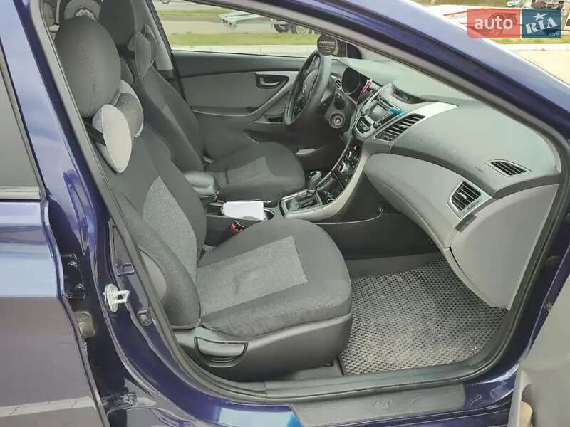 Седан Hyundai Elantra 2014 в Сумах