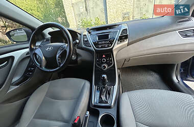 Седан Hyundai Elantra 2015 в 