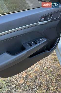 Седан Hyundai Elantra 2016 в 