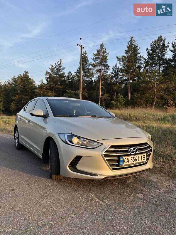 Седан Hyundai Elantra 2016 в Черкассах
