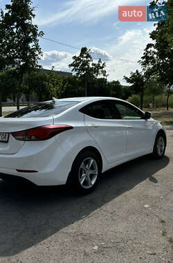Седан Hyundai Elantra 2014 в 