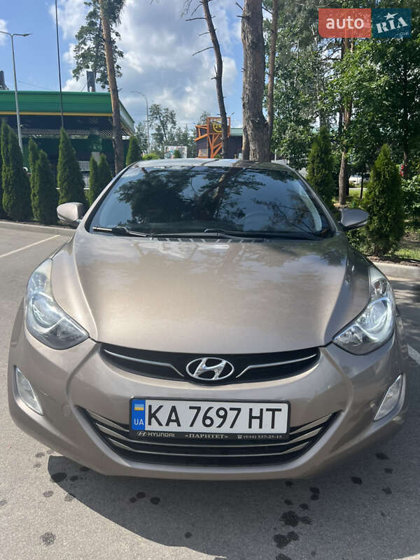 Седан Hyundai Elantra 2011 в 