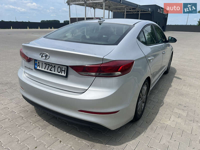 Седан Hyundai Elantra 2016 в Києві