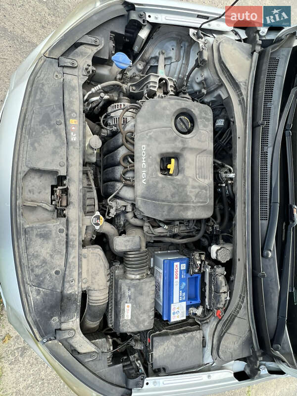 Седан Hyundai Elantra 2016 в Києві