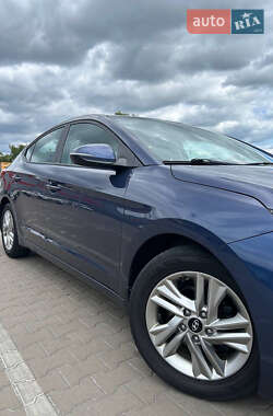 Седан Hyundai Elantra 2019 в 