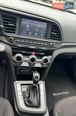 Седан Hyundai Elantra 2019 в 