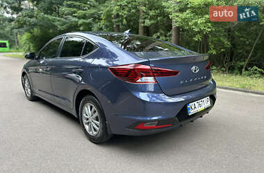 Седан Hyundai Elantra 2019 в 
