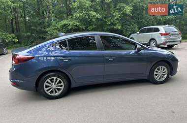 Седан Hyundai Elantra 2019 в 
