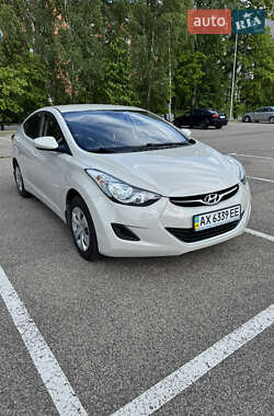 Седан Hyundai Elantra 2013 в Львові