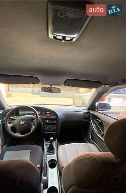 Седан Hyundai Elantra 2004 в Одессе