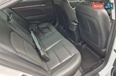 Седан Hyundai Elantra 2016 в 