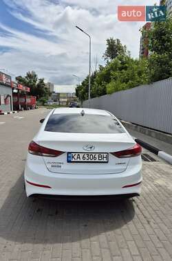 Седан Hyundai Elantra 2016 в 