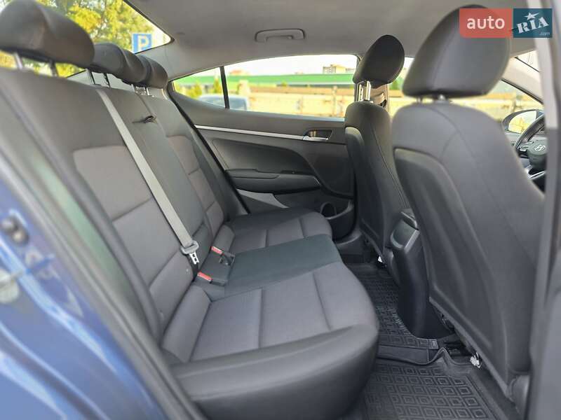 Седан Hyundai Elantra 2019 в Киеве