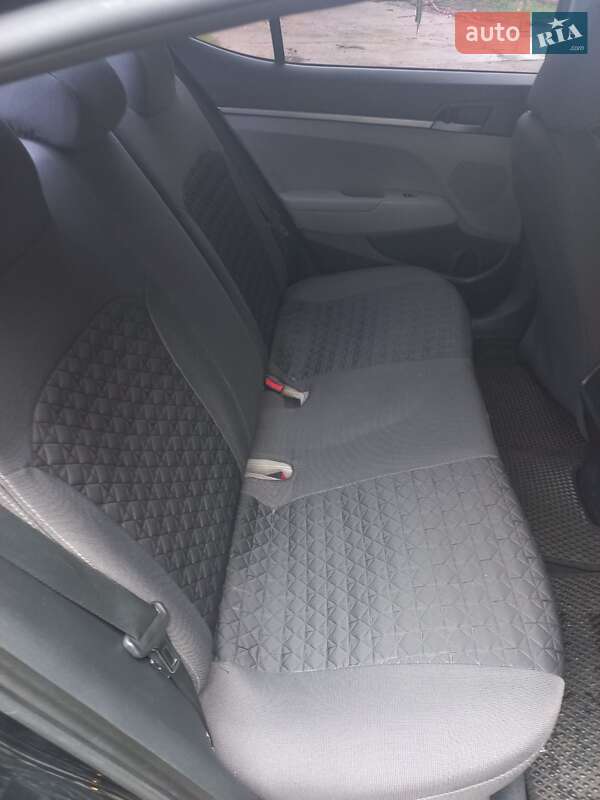 Седан Hyundai Elantra 2017 в Киеве