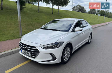 Седан Hyundai Elantra 2016 в Києві