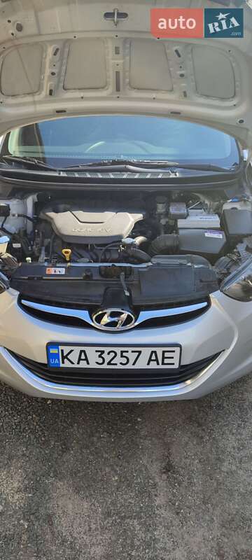 Седан Hyundai Elantra 2012 в Киеве
