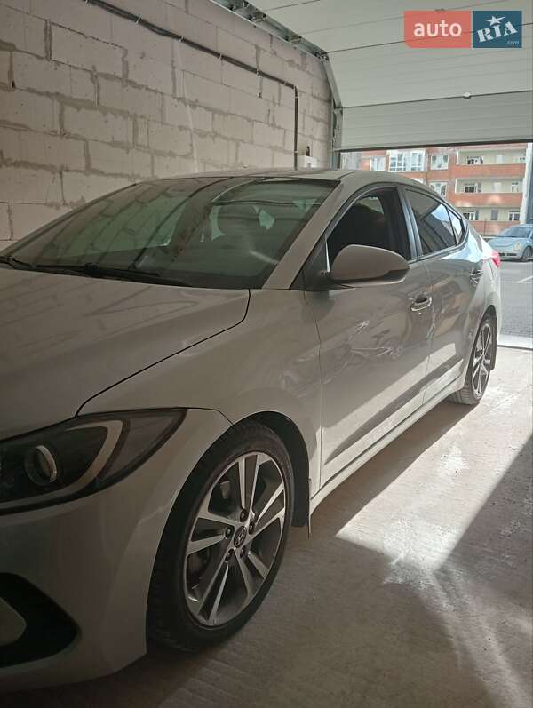 Седан Hyundai Elantra 2017 в Хмельницком