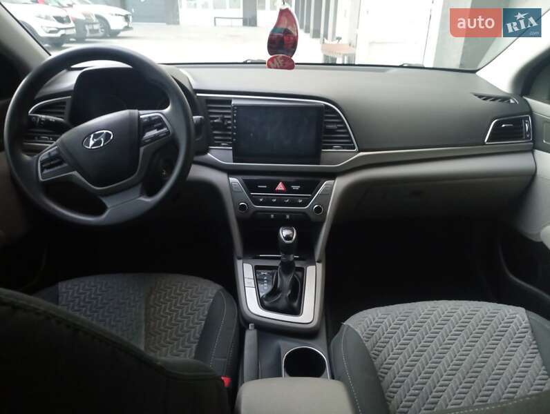 Седан Hyundai Elantra 2017 в Хмельницком