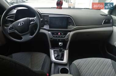 Седан Hyundai Elantra 2017 в 
