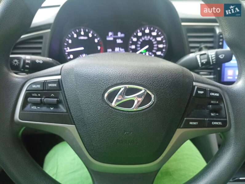 Седан Hyundai Elantra 2017 в Хмельницком
