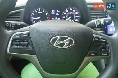 Седан Hyundai Elantra 2017 в 