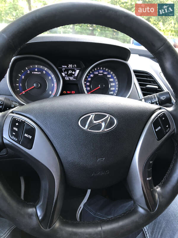 Седан Hyundai Elantra 2015 в Умани