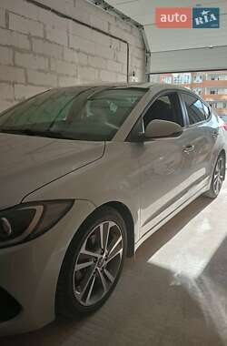 Седан Hyundai Elantra 2017 в 