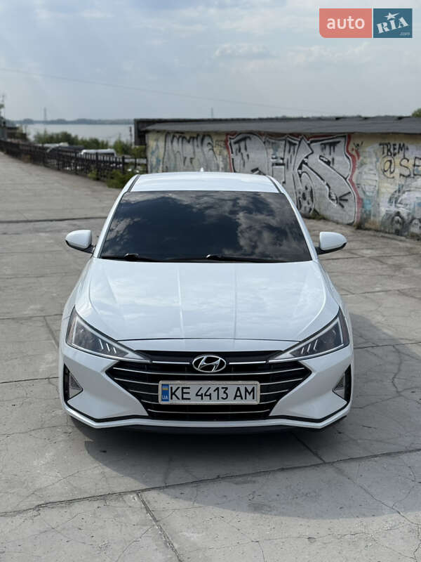 Седан Hyundai Elantra 2019 в Днепре